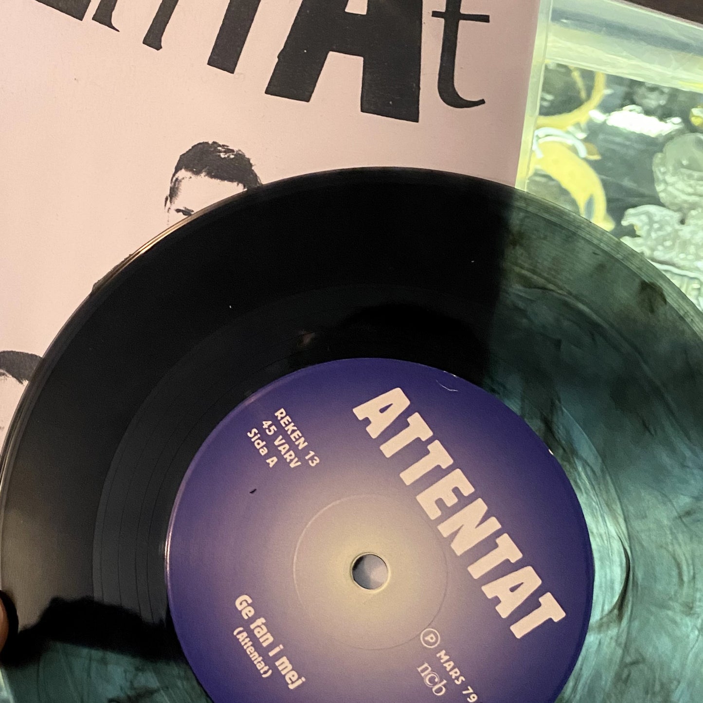 ATTENTAT – Ge Fan I Mej / Död Bland Döda 7" (blue marbled vinyl)