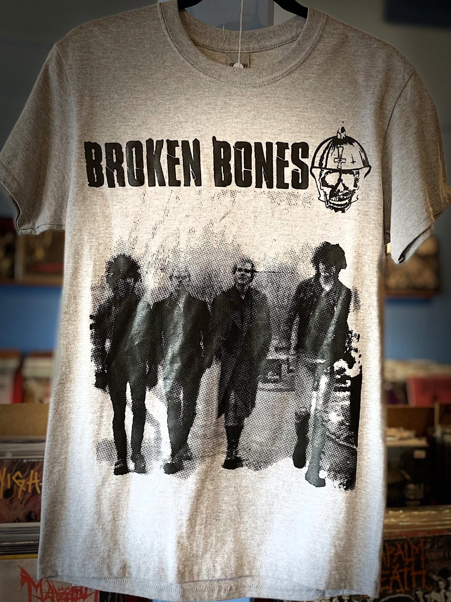 BROKEN BONES | Skull Helmet T-Shirt